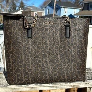 NEW CALVIN KLEIN SHOULDER BAG